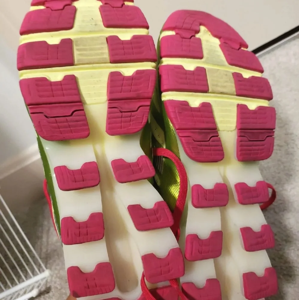 Spring blade ignite running 9 ladies Adidas neon yellow hot pink
